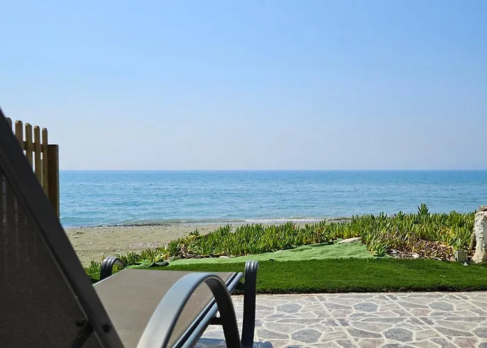 Beach House At Seafront Holiday home Meneou