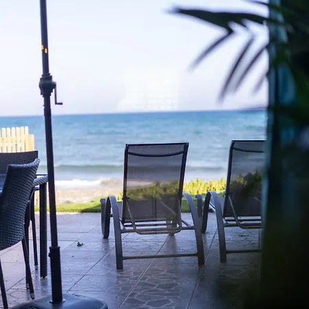 Beach House At Seafront * Meneou