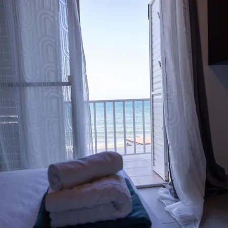 Holiday home Beach House At Seafront *