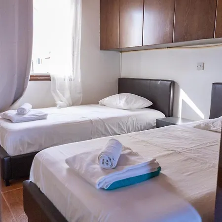 Case de vacanță Beach House At Seafront Meneou