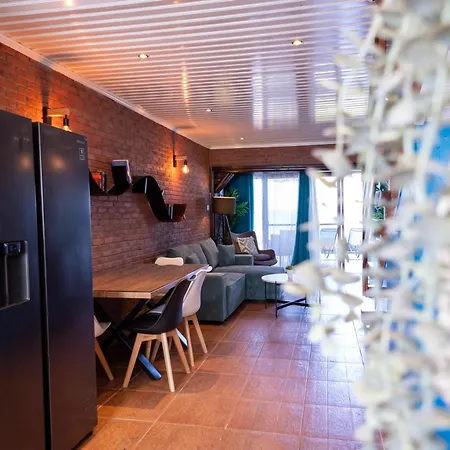 בית נופש Beach House At Seafront *