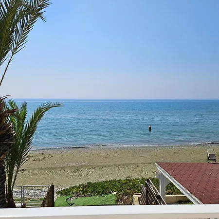 Beach House At Seafront * Meneou