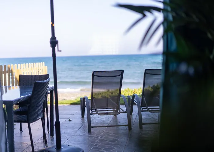 Beach House At Seafront * Meneou