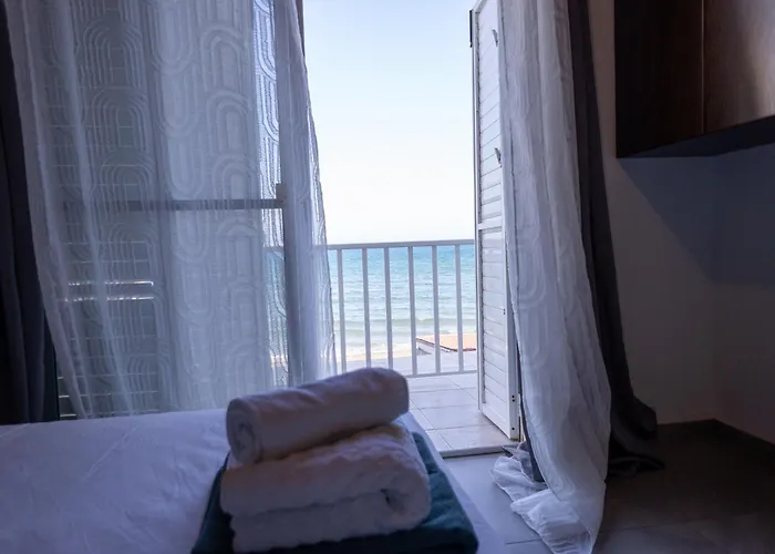 Prázdninový dům Beach House At Seafront *