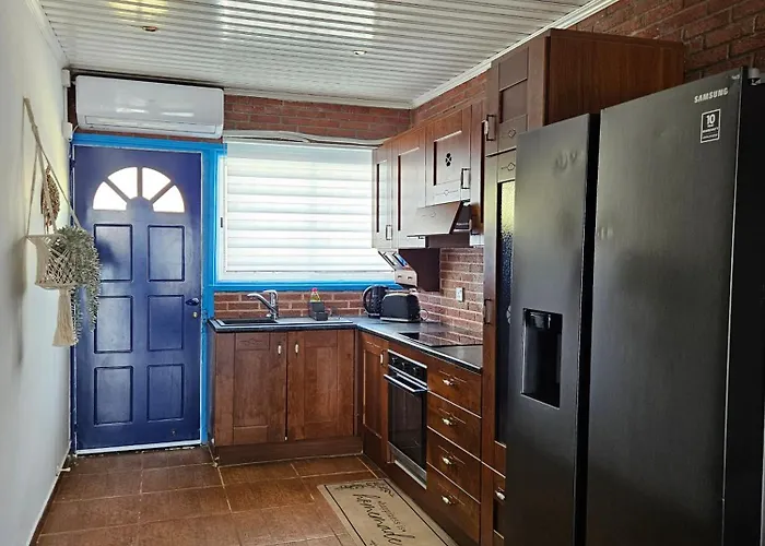 Prázdninový dům Beach House At Seafront *