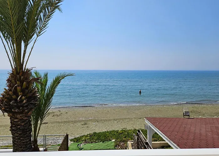 Beach House At Seafront * Meneou